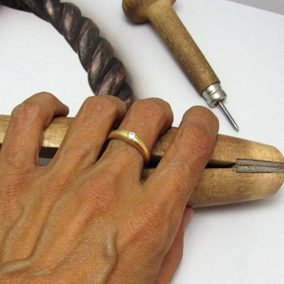 Engagement ring. 14K yellow gold ring with 0.15ct Diamond. Unique design ring. - Picture 9 of 9